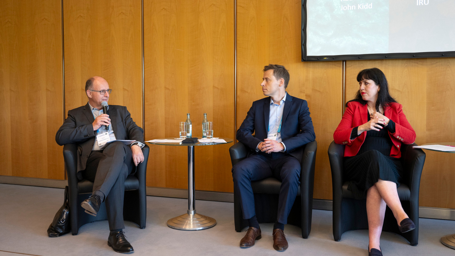 Industry leaders debate green and resilient road transport IRU